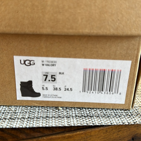 Women’s Ugg Black Valory Boots size 7.5. - Picture 7 of 7